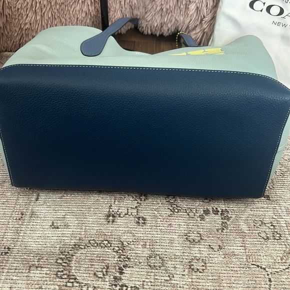 Coach Kia leather tote. EUC - Picture 2 of 5